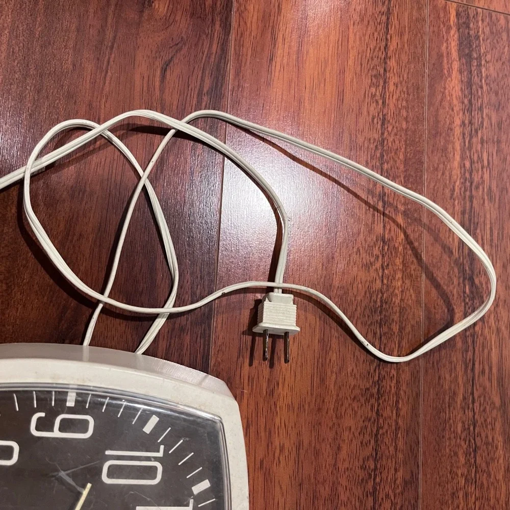 Vintage Ingraham Electric Wall Clock McGraw-Edison 30-418 MCM Square Brown White